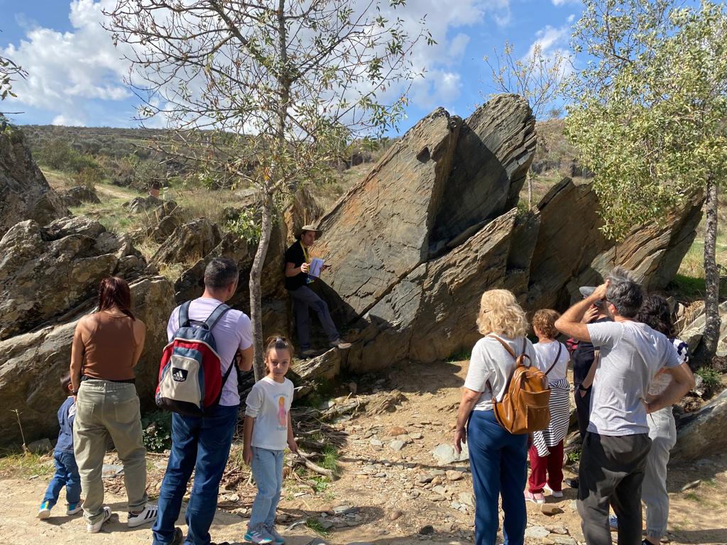 Siega Verde acoge a visitantes de Alicante, Barcelona o Salamanca en el Día Europeo del Arte Rupestre