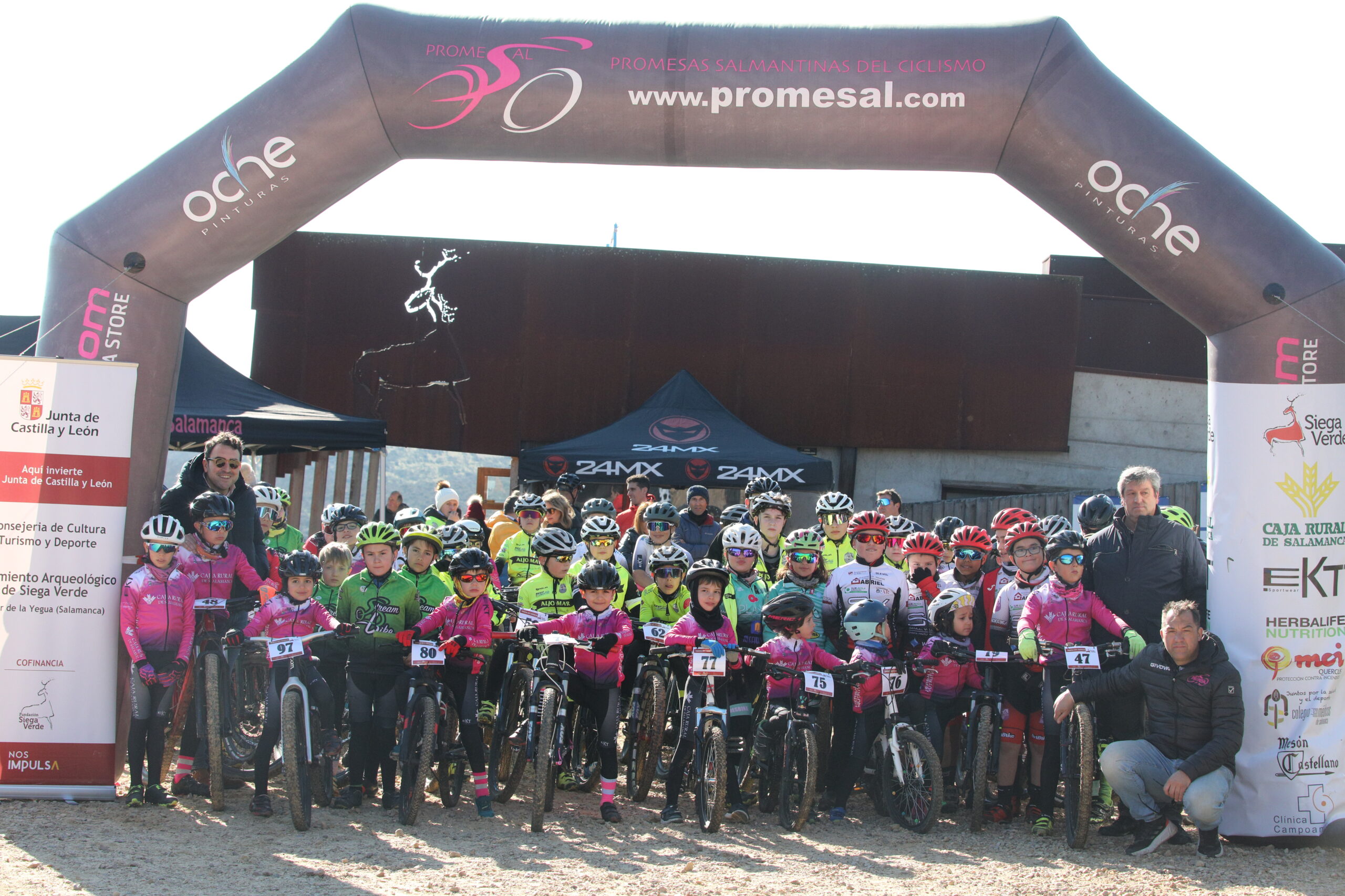 Siega Verde da el pistoletazo al inicio del Campeonato de Escuelas BTT de Castilla y León 2023 con el Yacimiento Rupestre abarrotado de visitantes