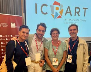 El director de Siega Verde, Luis Ballesteros (2i), junto a la directora de Altamira, Pilar Fatás (3i), el jefe de la zona arqueológica mexicana de Mitla, Leobardo Pacheco (i), y el arqueólogo del Côa portugués, Tierry Aubry